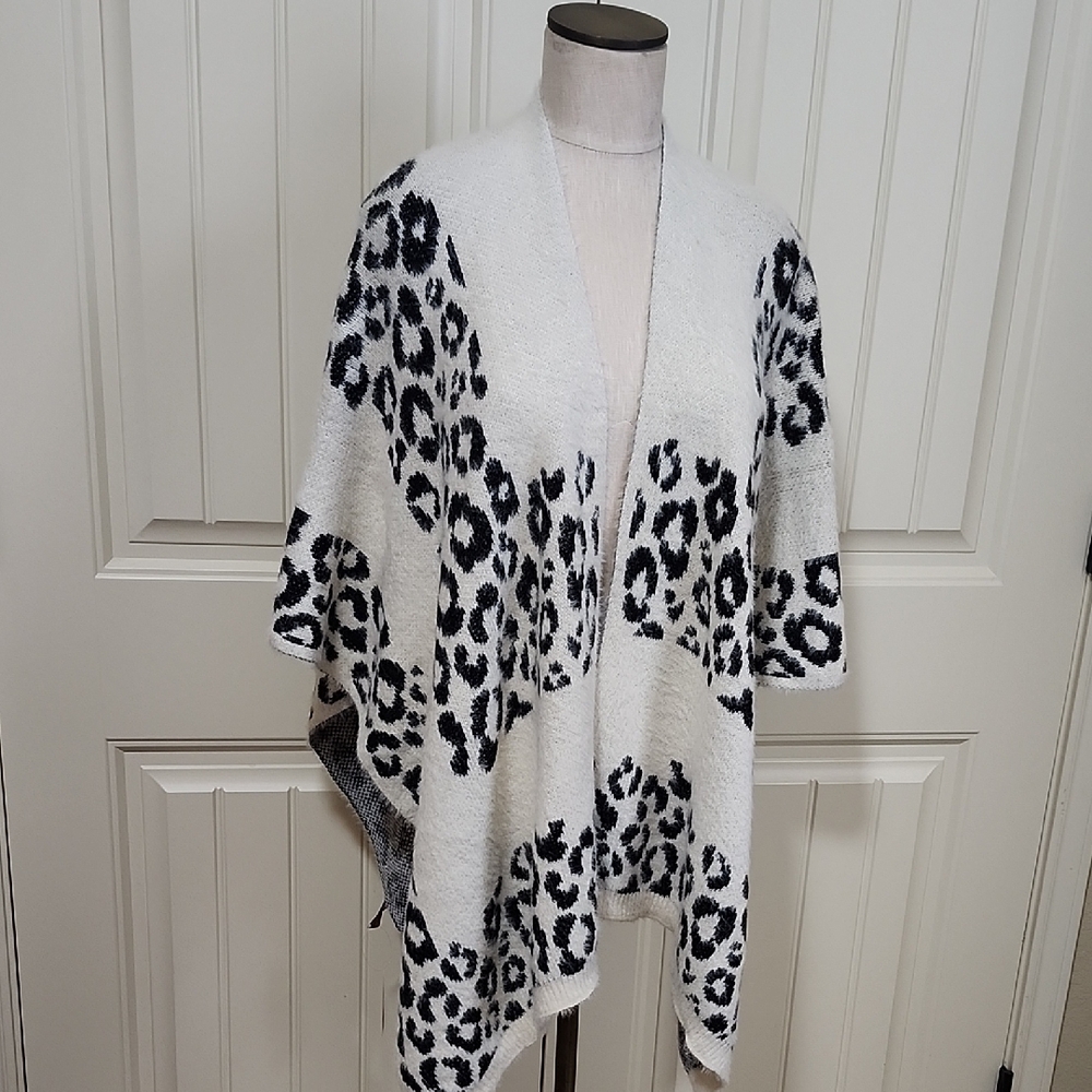 Womens Sweater Open Front Cape NWT One Size